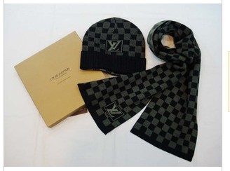 LOUIS VUITTON MENS SCARF & HAT SET NEW IN BOX